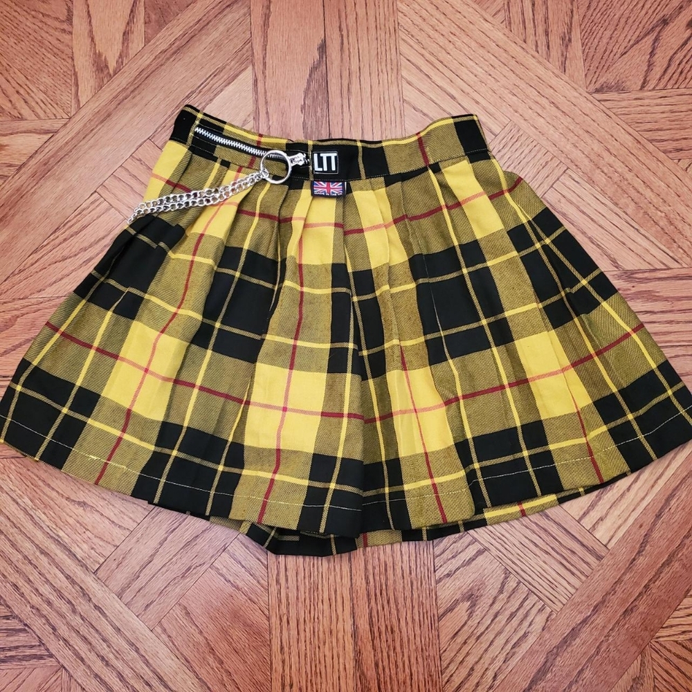 Insanely Radical LTT pleated yellow plaid mini skirt!!